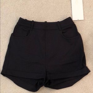 Lululemon “OK HI” short